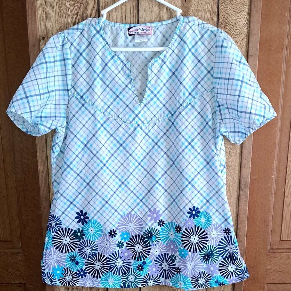 ScrubWorks Light Blue Plaid Floral Scrub Top Size XL